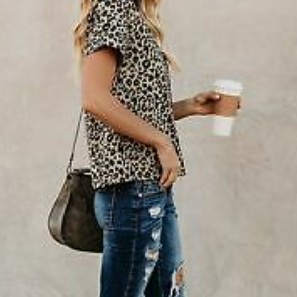 NWT‎ Blooming Jelly Animal Print Short Sleeve, Round Neck Casual Top - Picture 2 of 11